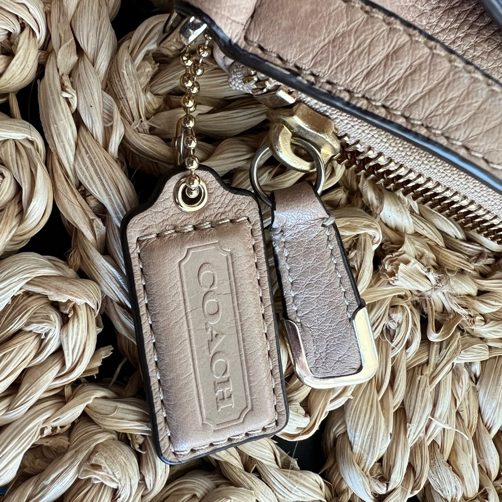 HP 🎉🎉🎉🎉Coach Tan Pebble Leather Women's Bag - Picture 3 of 6